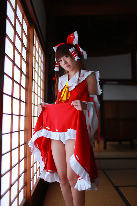 [Cosplay] Reimu Hakurei with dildo and toys - Touhou Project Cosplay